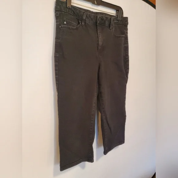 Black Denim Capri Pants - Picture 4 of 6